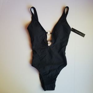 Tahari Ribbed Black Plunge Gold Ring One Piece M